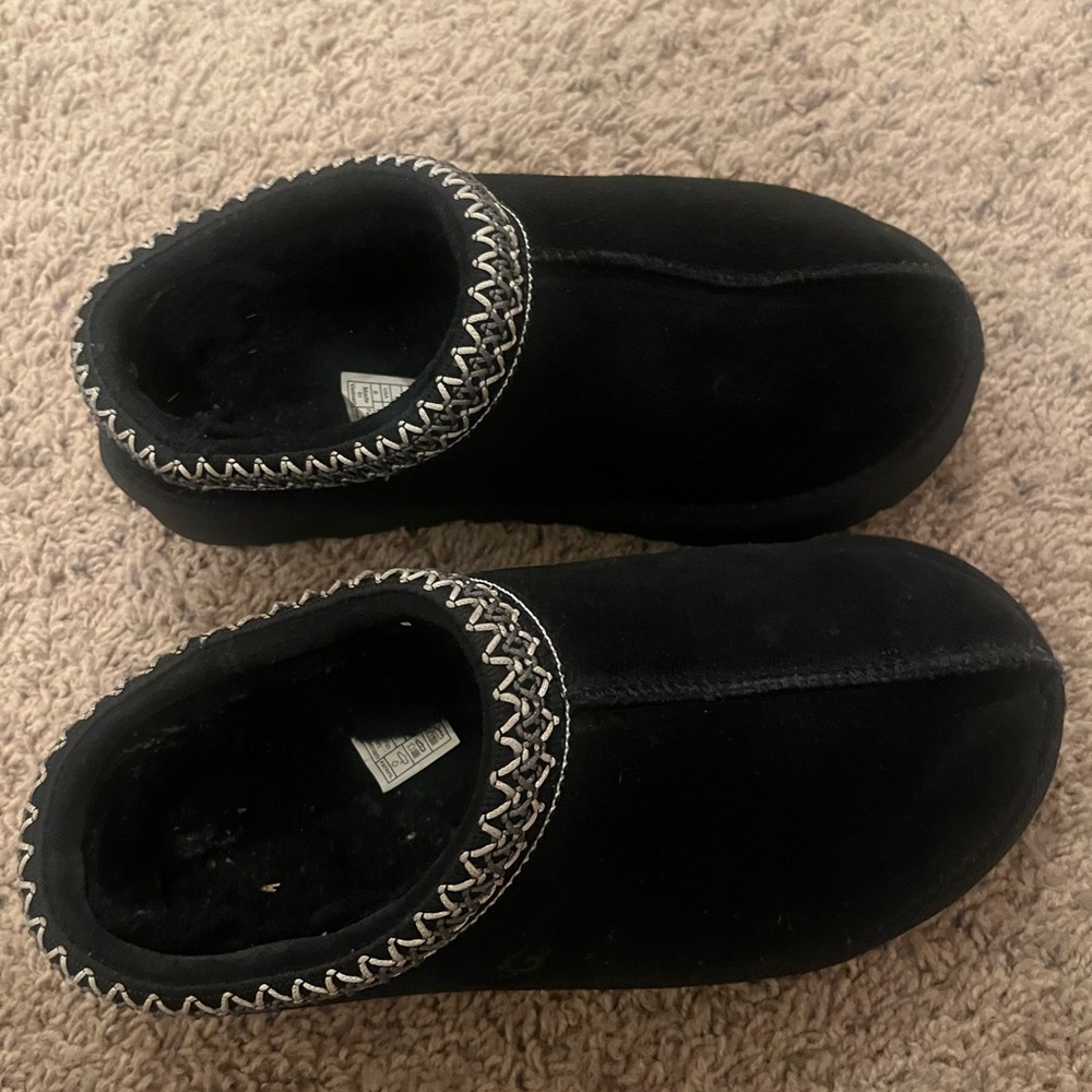 UGG Black Tasman